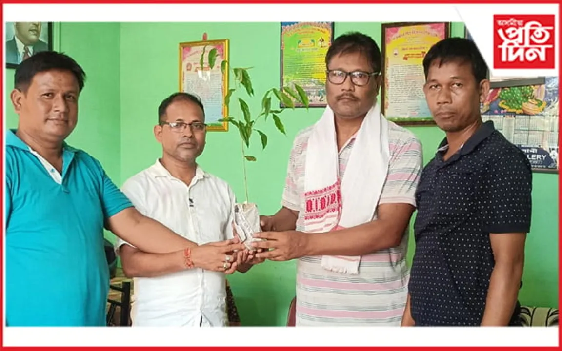 মথুৰাপুৰ চ’ছিয়েল ৱেলফেয়াৰে ঘৰে ঘৰে গৈ কৰিলে গুৰু সেৱা...